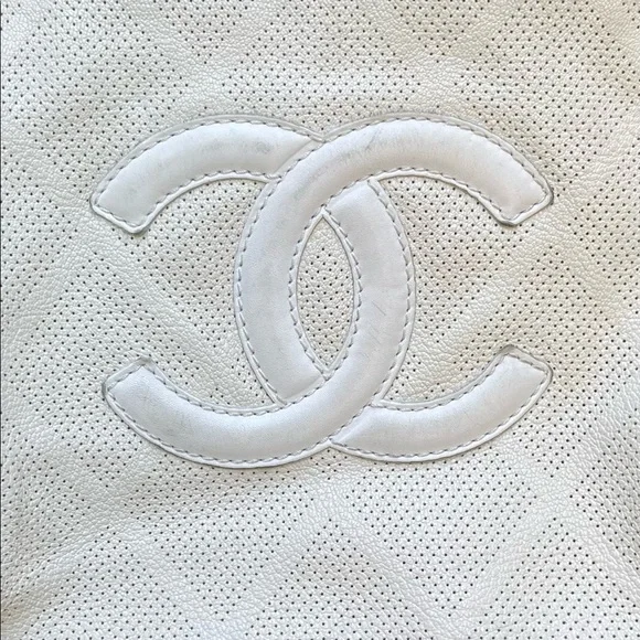 Chanel white lambskin leather tote - Picture 5 of 16